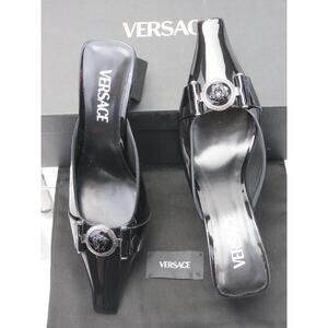 NIB VERSACE BLACK PATENT LEATHER COIN MEDUSA LOGO SANDALS HEEL PUMPS 37.5 7.5